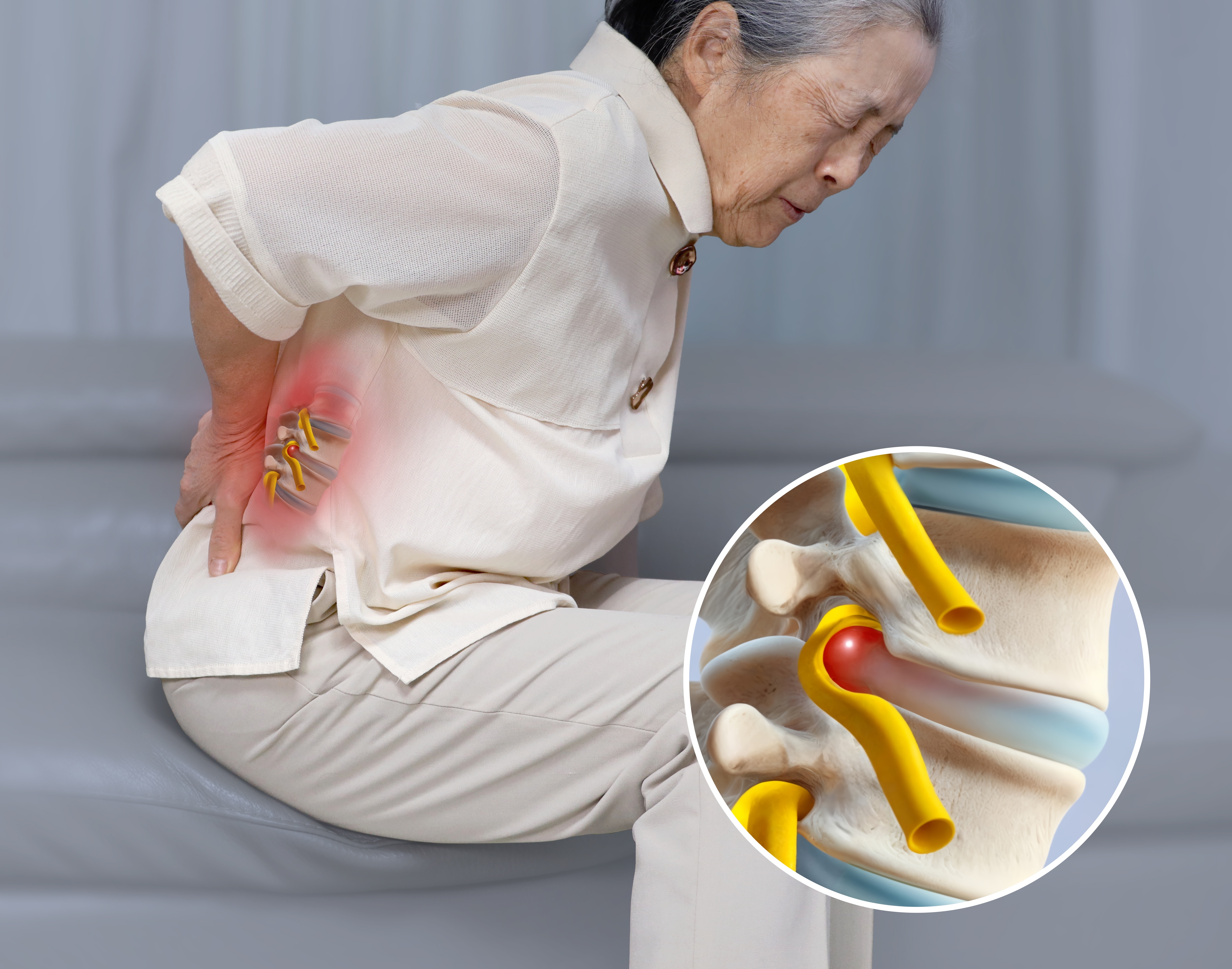 Persona adulta realizando ejercicio terapéutico guiado por fisioterapeuta